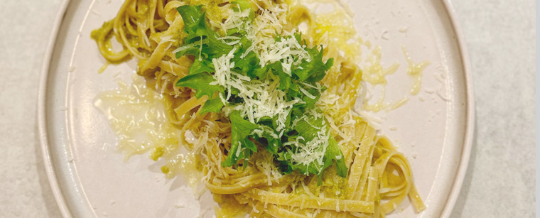 Tang pasta med søsalat-pesto